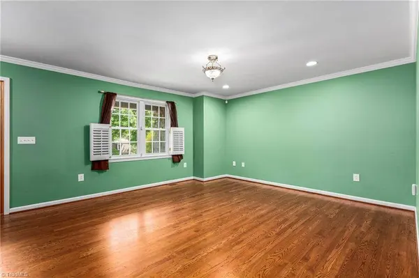 1004 Briarcliff RD, Yadkinville, NC 27055
