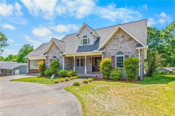 1004 Briarcliff RD, Yadkinville, NC 27055