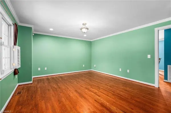 1004 Briarcliff RD, Yadkinville, NC 27055