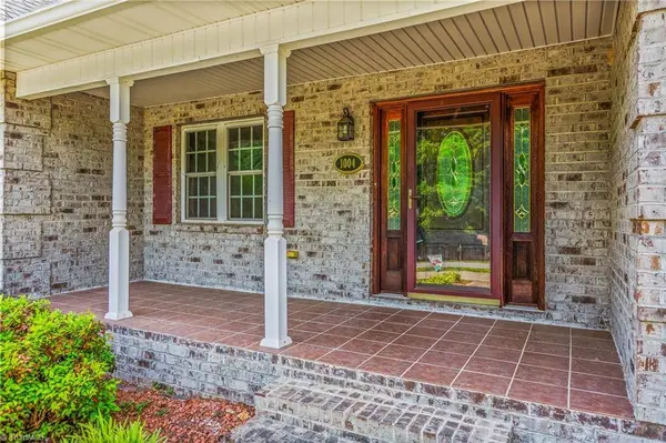 1004 Briarcliff RD, Yadkinville, NC 27055