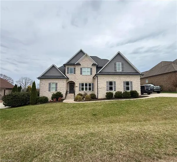 7802 Front Nine DR, Stokesdale, NC 27357