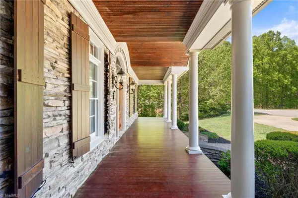 7601 Crossing Ridge DR, Belews Creek, NC 27009