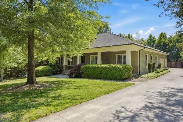 2105 Stone Ridge PL, Winston-salem, NC 27107