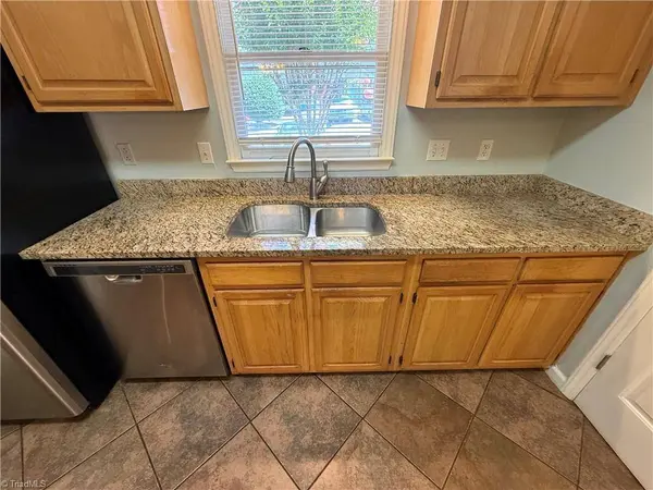 209 N Rotary DR, High Point, NC 27262