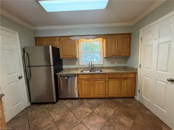 209 N Rotary DR, High Point, NC 27262
