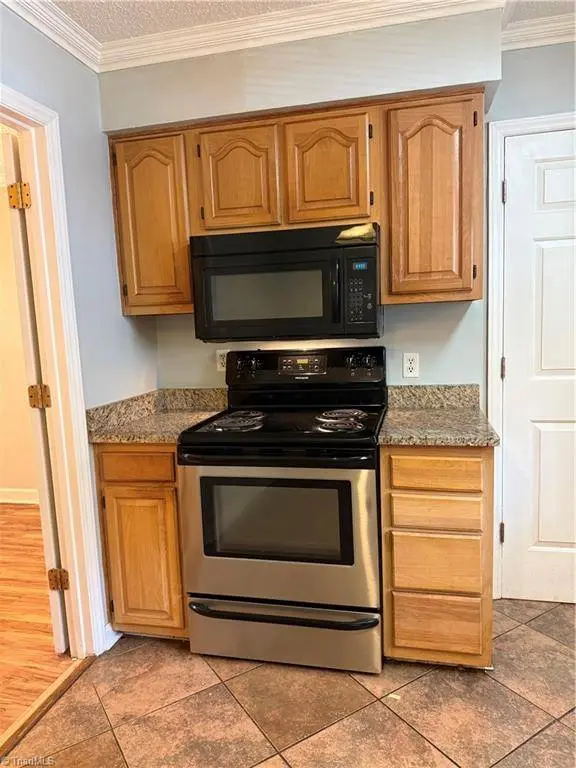 209 N Rotary DR, High Point, NC 27262