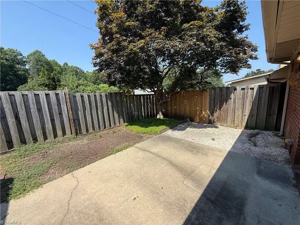 209 N Rotary DR, High Point, NC 27262