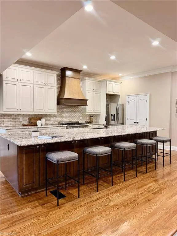 3301 Forsyth DR, Greensboro, NC 27407
