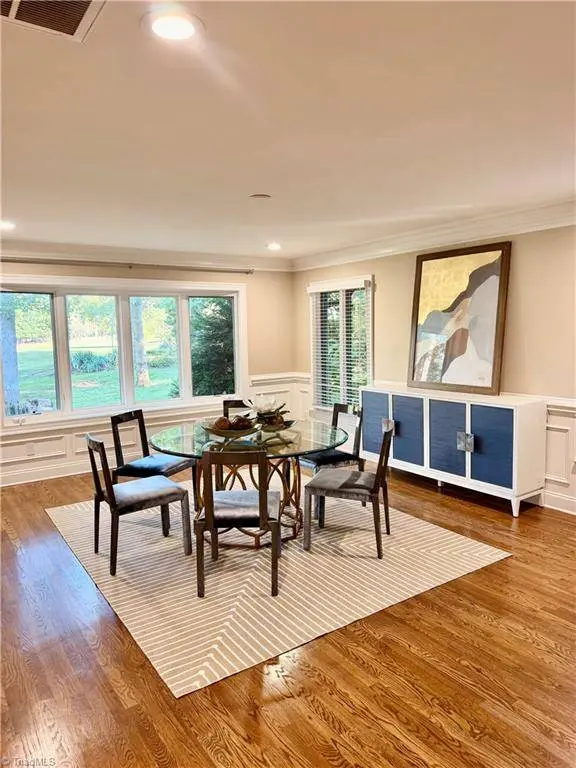 3301 Forsyth DR, Greensboro, NC 27407