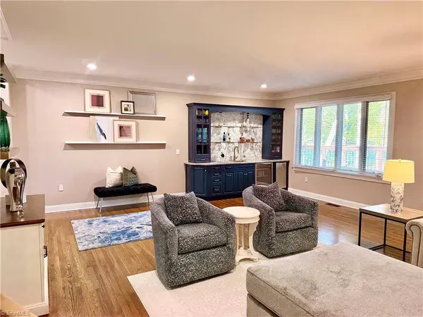 3301 Forsyth DR, Greensboro, NC 27407
