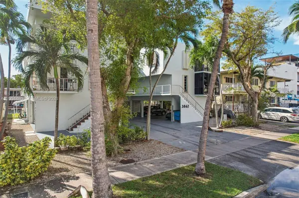 3862 NE 171st St #E, North Miami Beach, FL 33160