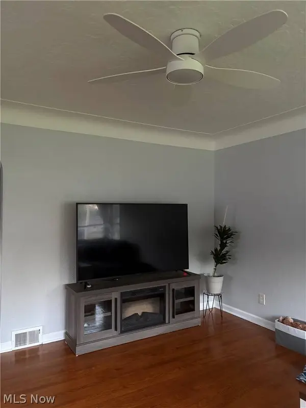 246 Hilliard RD, Elyria, OH 44035