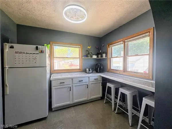 246 Hilliard RD, Elyria, OH 44035