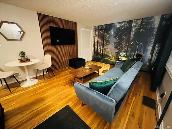 822 Geneva ST, Aurora, CO 80010