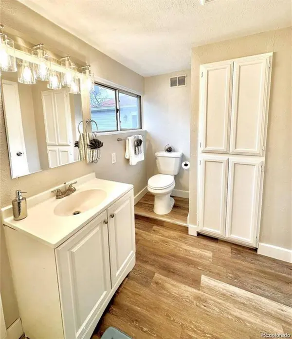 822 Geneva ST, Aurora, CO 80010