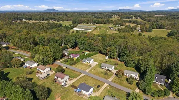 4163 Watts ST, Tobaccoville, NC 27050