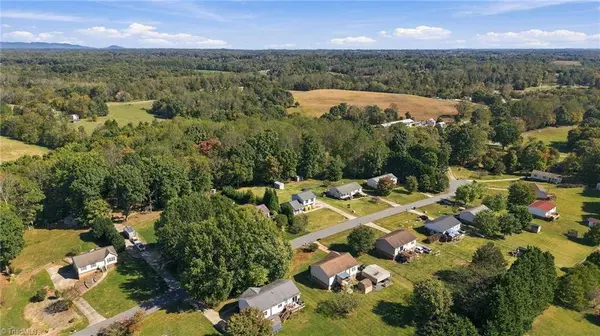 4163 Watts ST, Tobaccoville, NC 27050