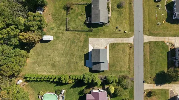 4163 Watts ST, Tobaccoville, NC 27050