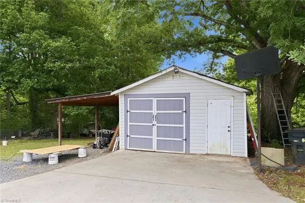2816 Old Liberty RD, Randleman, NC 27317