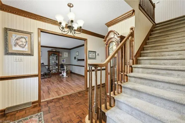 250 Hedrick DR, Kernersville, NC 27284