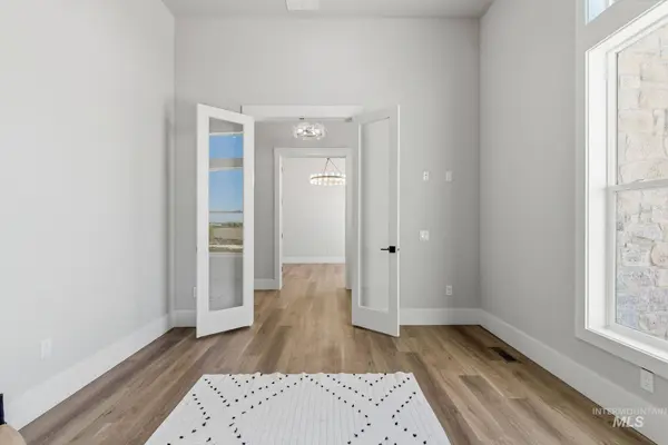 17244 Triple Crown Pl, Caldwell, ID 83607