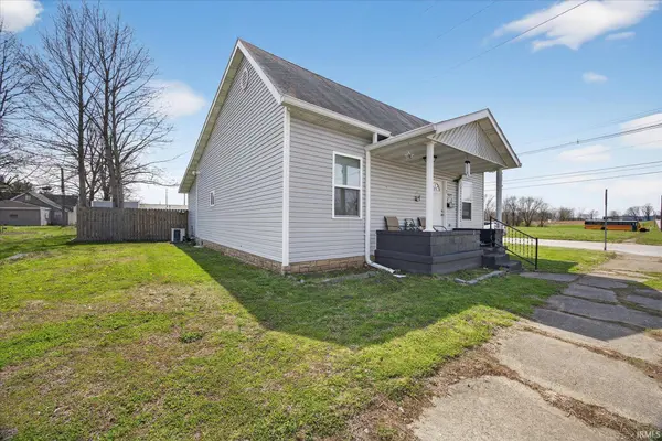 1015 W Van Trees Street, Washington, IN 47501