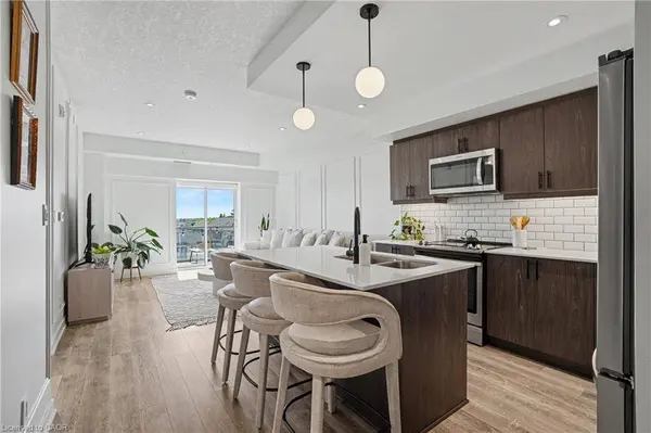 16 Markle Crescent #414, Ancaster, ON L9G 0H4