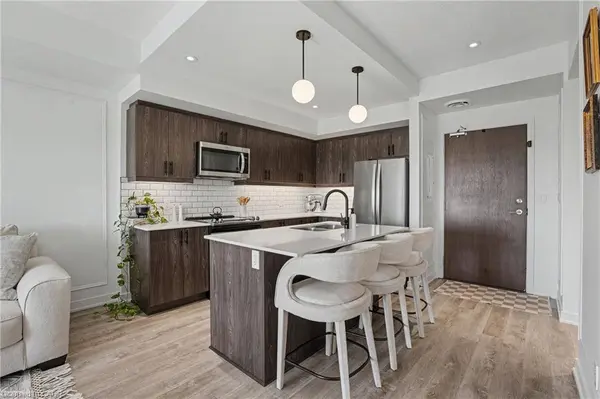 16 Markle Crescent #414, Ancaster, ON L9G 0H4