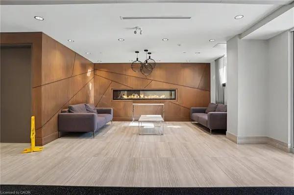 16 Markle Crescent #414, Ancaster, ON L9G 0H4