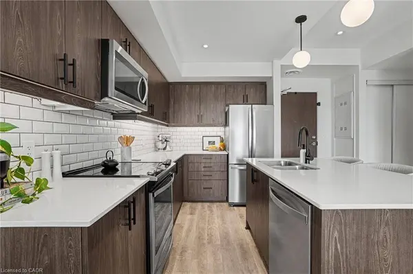 16 Markle Crescent #414, Ancaster, ON L9G 0H4