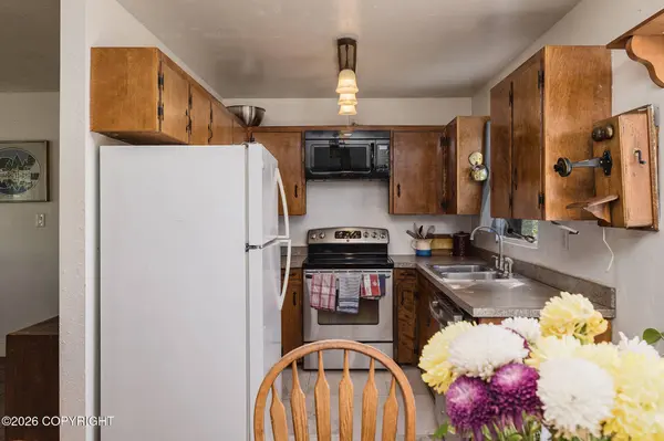 3228 Hiland Drive DR, Anchorage, AK 99504