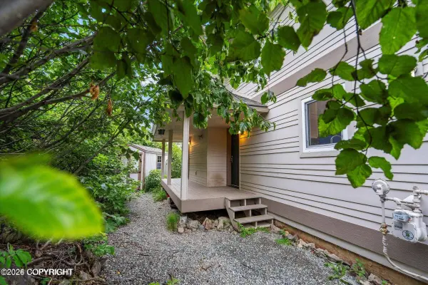 13275 Spendlove DR, Anchorage, AK 99516