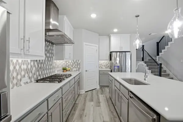 1560 Jackson ST, Carrollton, TX 75006