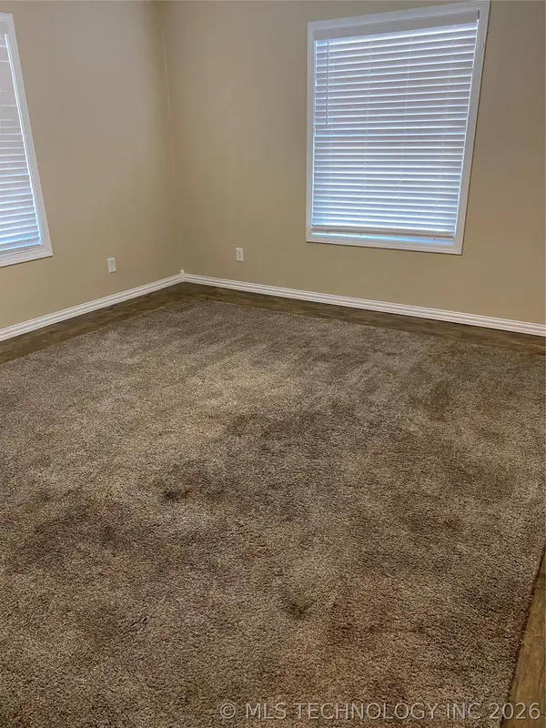 107 N Main ST, Grove, OK 74344