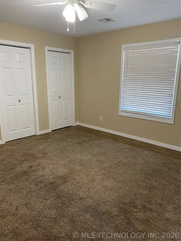 107 N Main ST, Grove, OK 74344