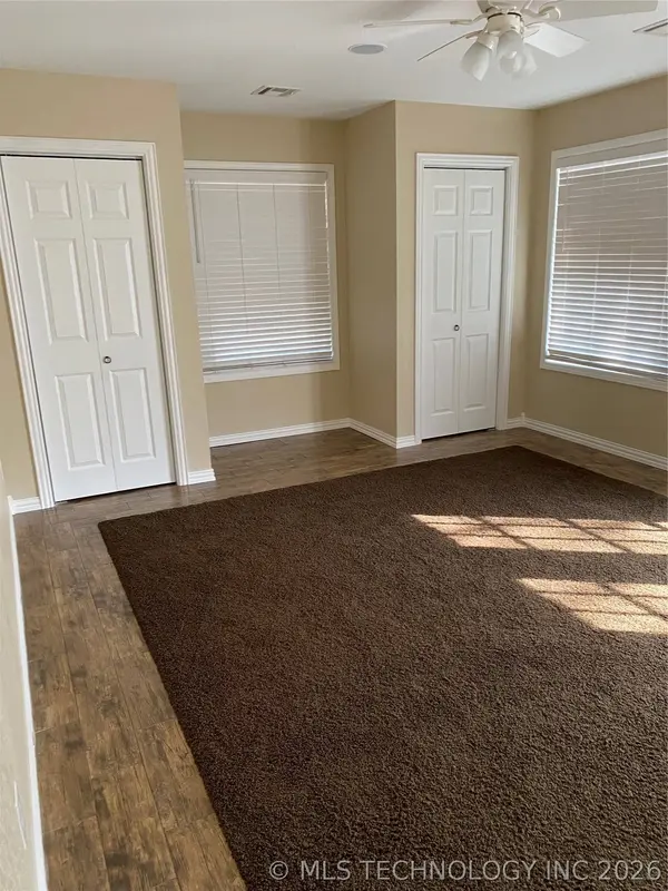 107 N Main ST, Grove, OK 74344