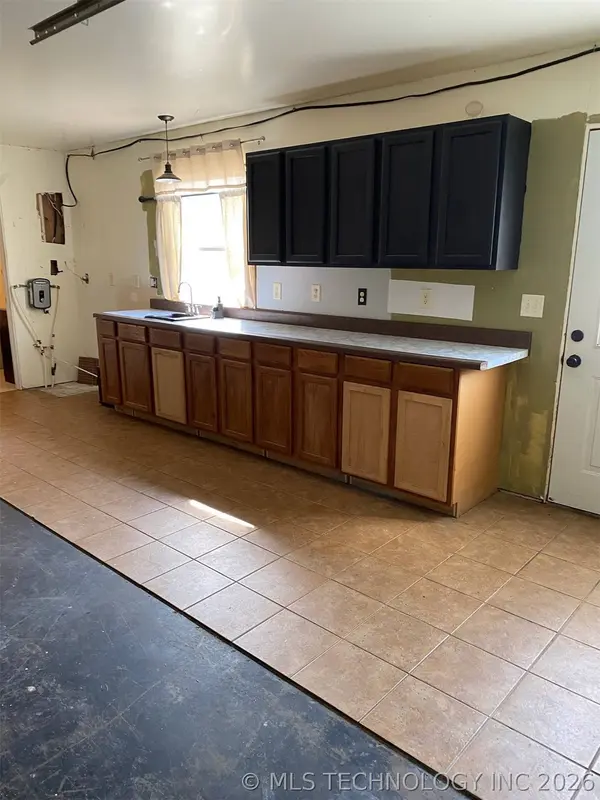 107 N Main ST, Grove, OK 74344