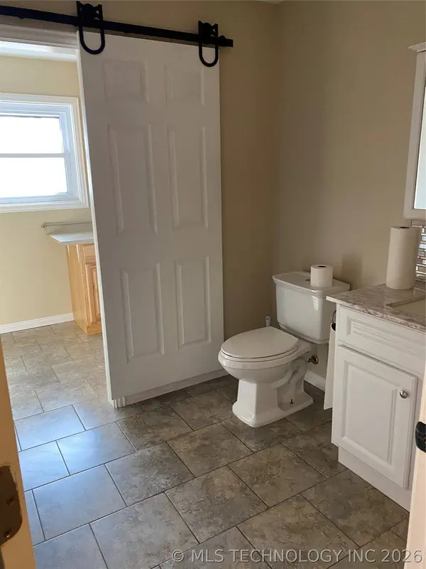 107 N Main ST, Grove, OK 74344
