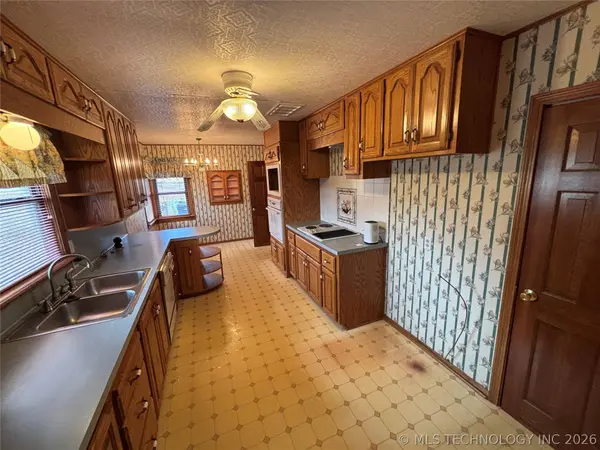 504 N D AVE, Cleveland, OK 74020