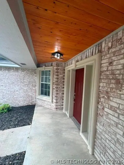 827 Chatsworth DR, Grove, OK 74344