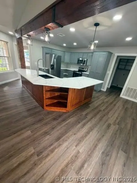827 Chatsworth DR, Grove, OK 74344