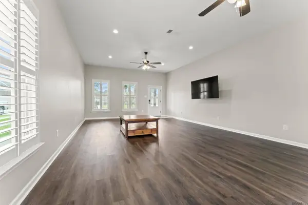 18304 Crows Nest Dr, Prairieville, LA 70769