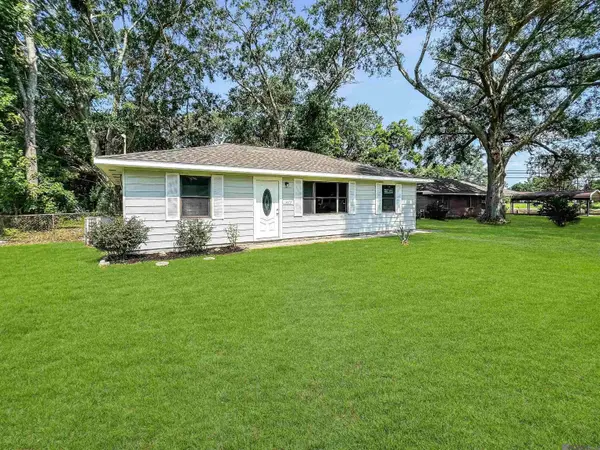 1477 Nichols St, Baker, LA 70714