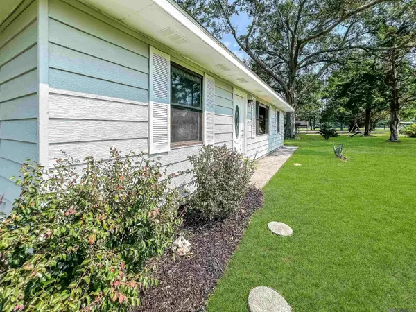 1477 Nichols St, Baker, LA 70714