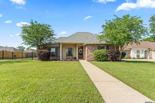 2455 Shady Bend Ct, Zachary, LA 70791