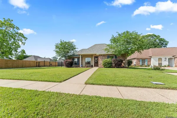 2455 Shady Bend Ct, Zachary, LA 70791