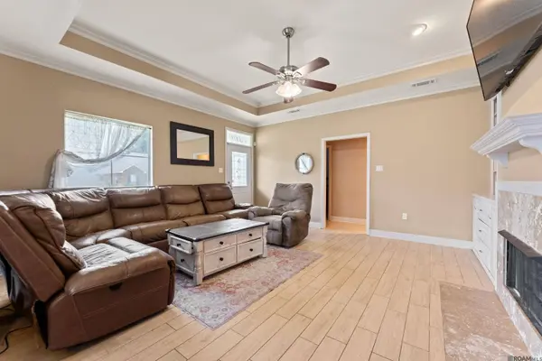 1300 Buffalo Hollow Ct, Zachary, LA 70791