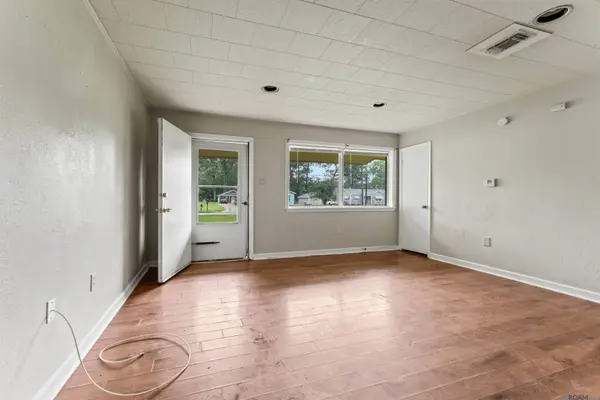 2421 Mchugh Rd, Baker, LA 70714