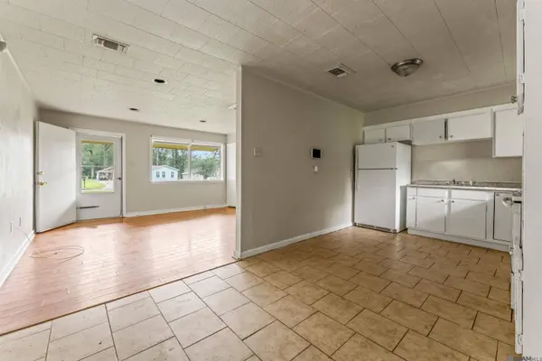 2421 Mchugh Rd, Baker, LA 70714