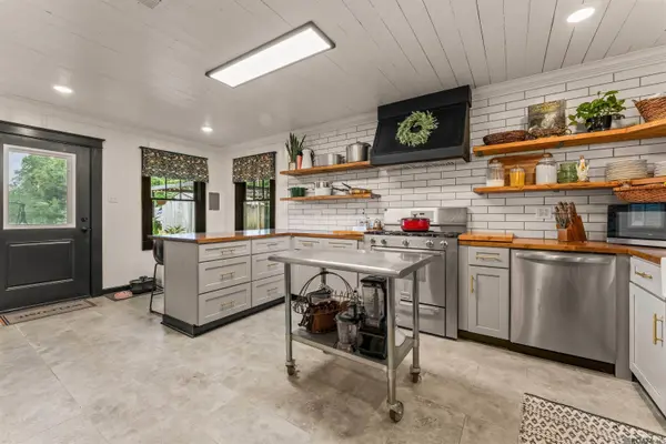 7008 Port Hudson Pride Rd, Zachary, LA 70791